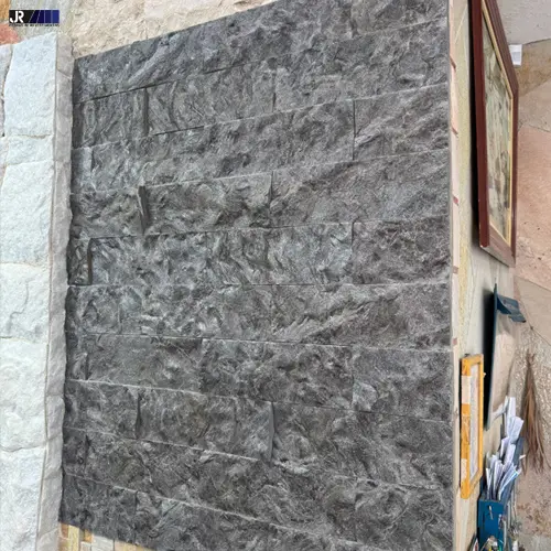 Travertino-Rockface-Matrix-Black-direita