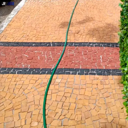 mosaico-portugues-vermelho-amarelo-piso