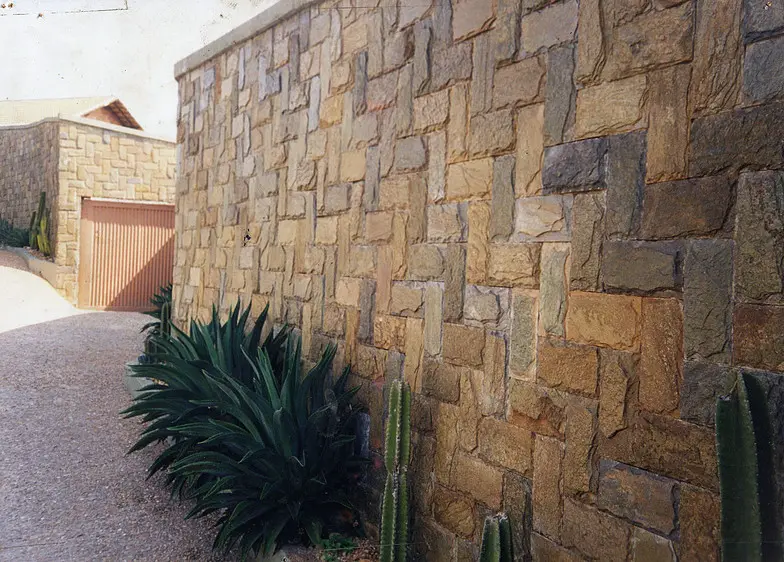 pedra-lagoa-santa-amarela-almofadada-15x30