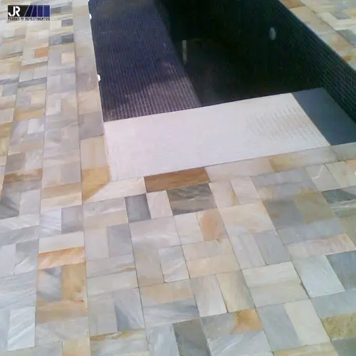 piso-pedra-mineira-mesclada-piscina-diagonal